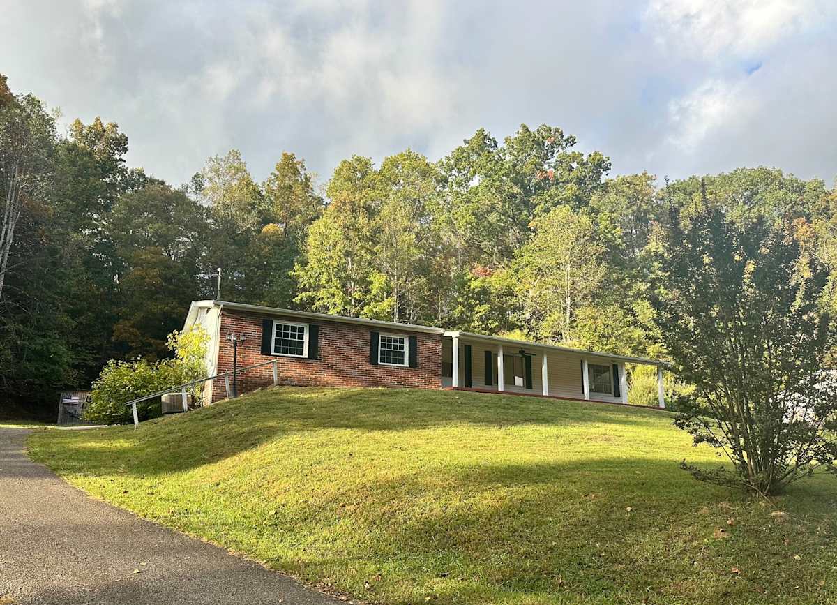 Property photo: 786 Sleepy Creek Rd