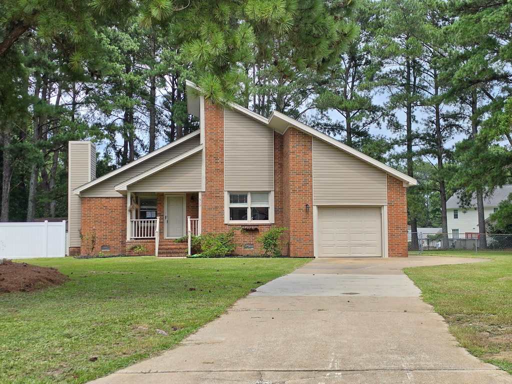 Property photo: 313 Balsam Pl
