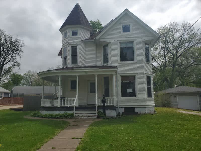 Property photo: 211 S West St