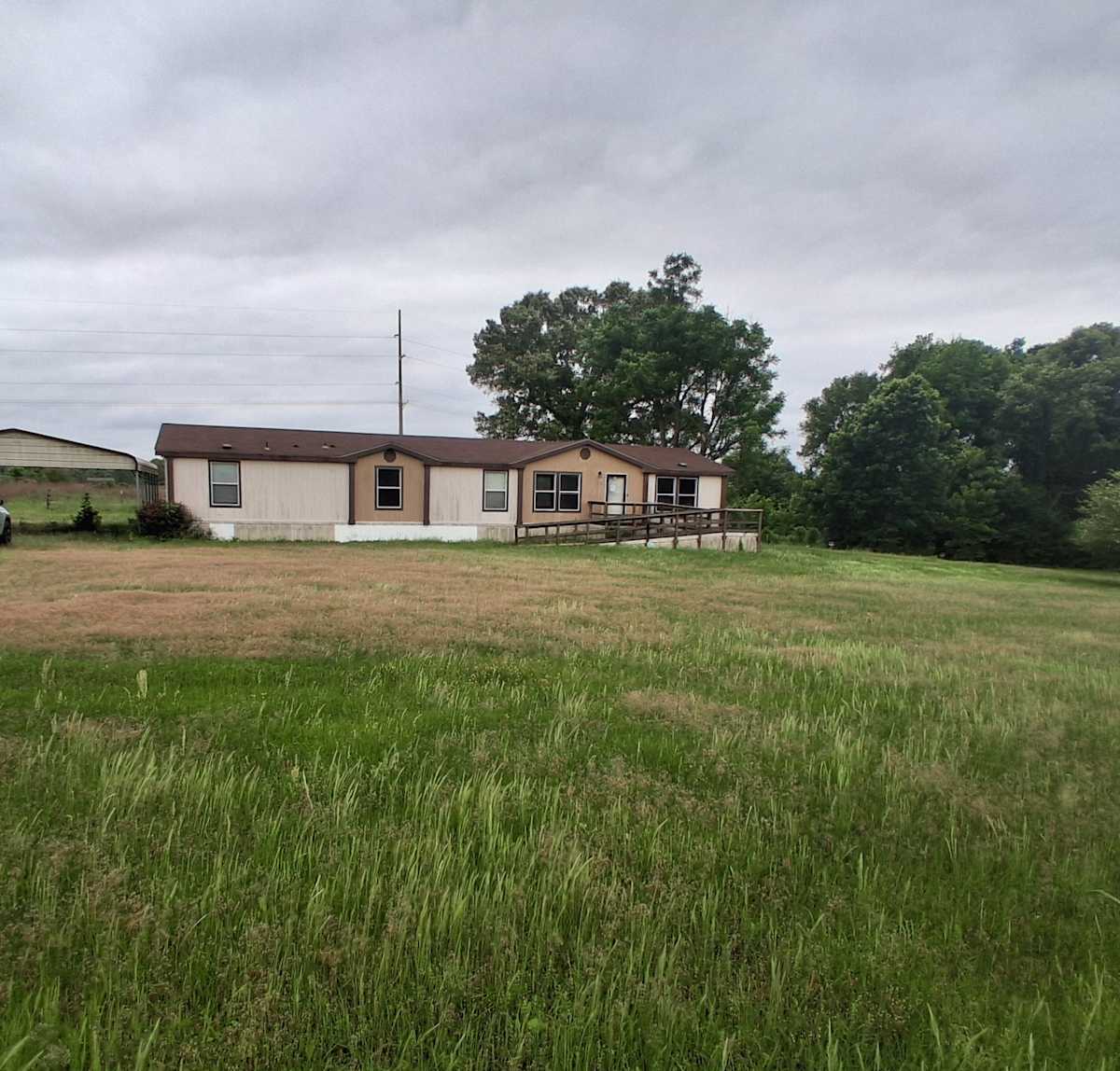 Property photo: 105 Spring Creek Pl