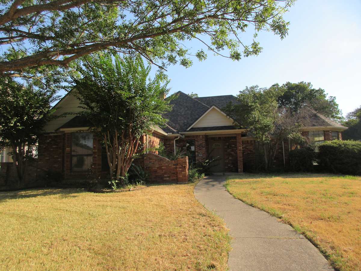 Property photo: 1823 Green Tree Ln