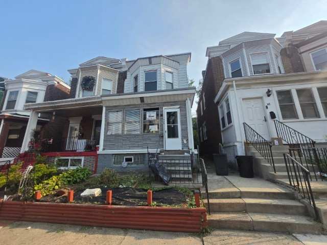 Property photo: 1424 W Sparks St