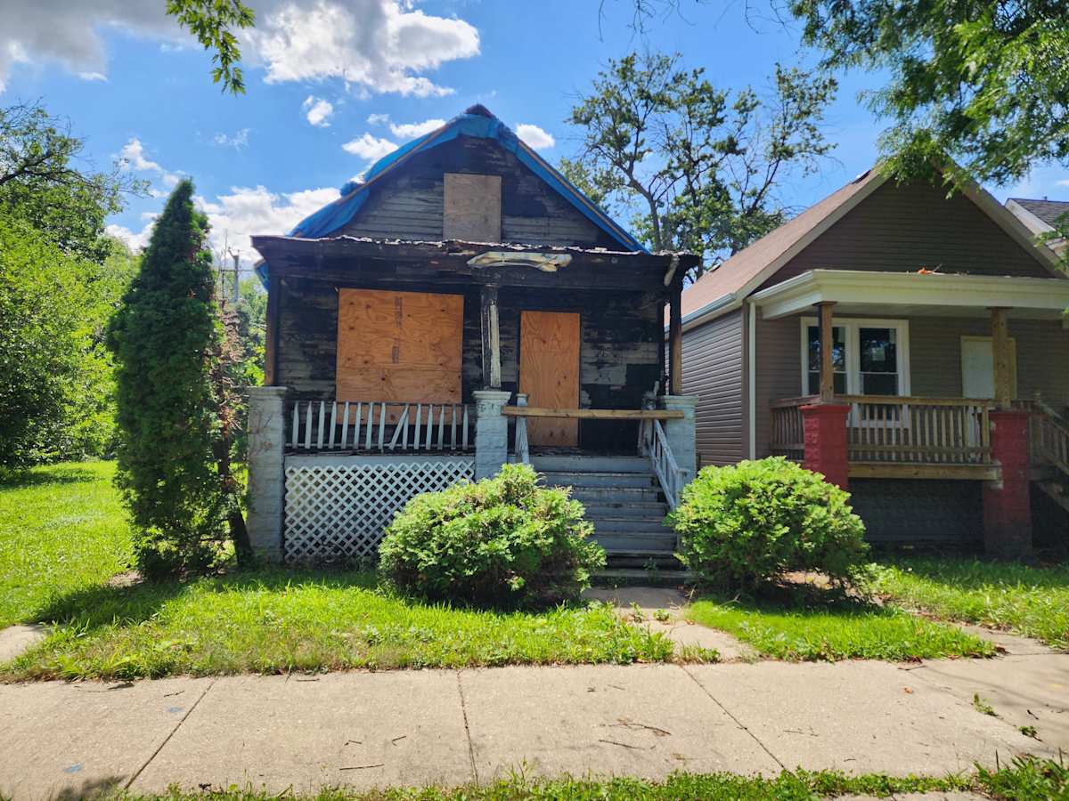 Property photo: 337 W 110TH Pl
