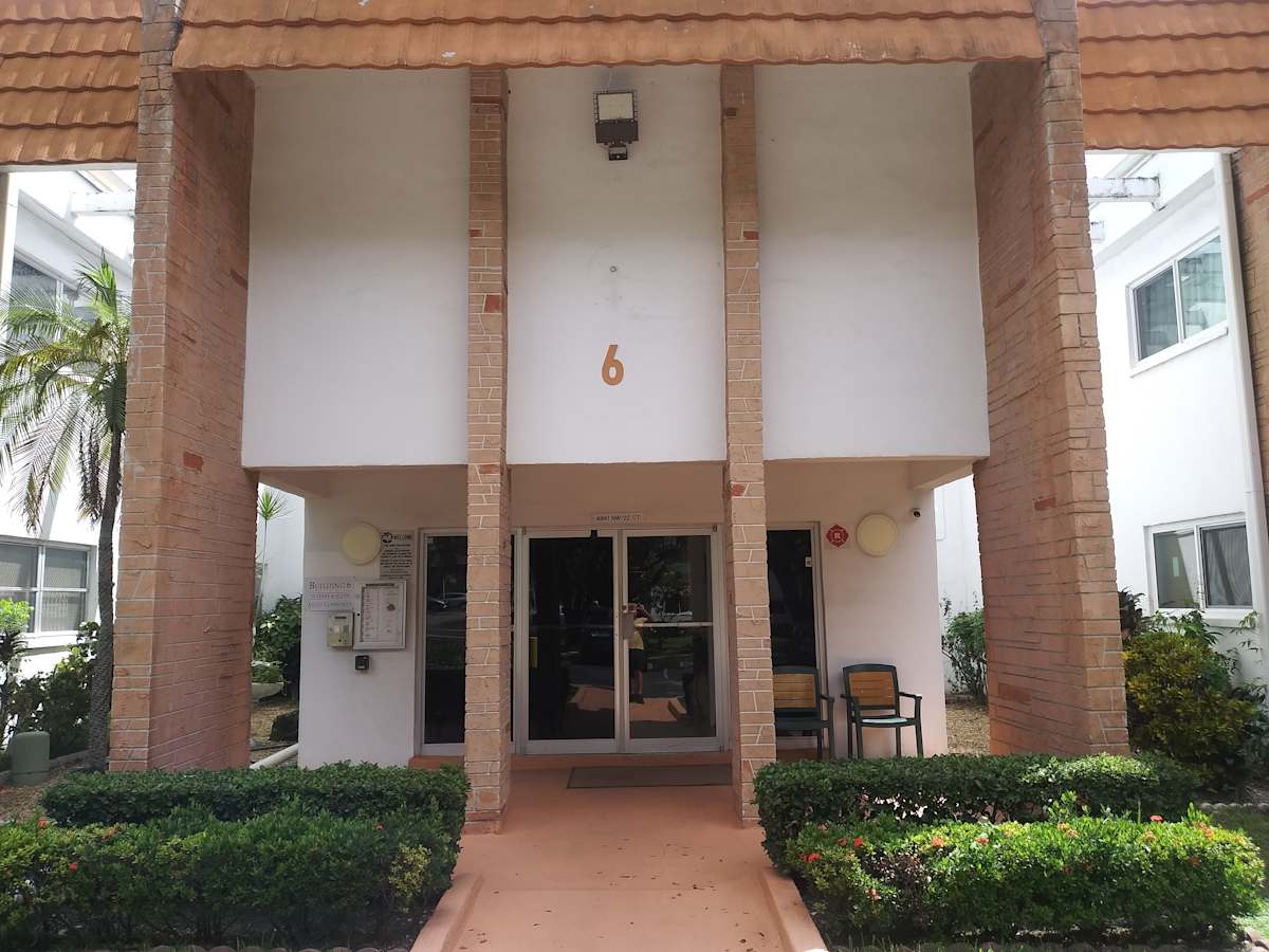 Property photo: 4841 NW 22ND Ct Apt 215