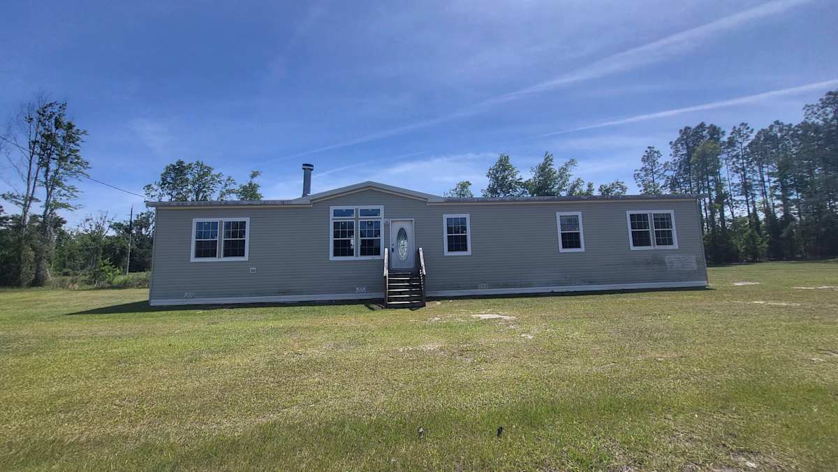 Property photo: 192 SE Ashe Way