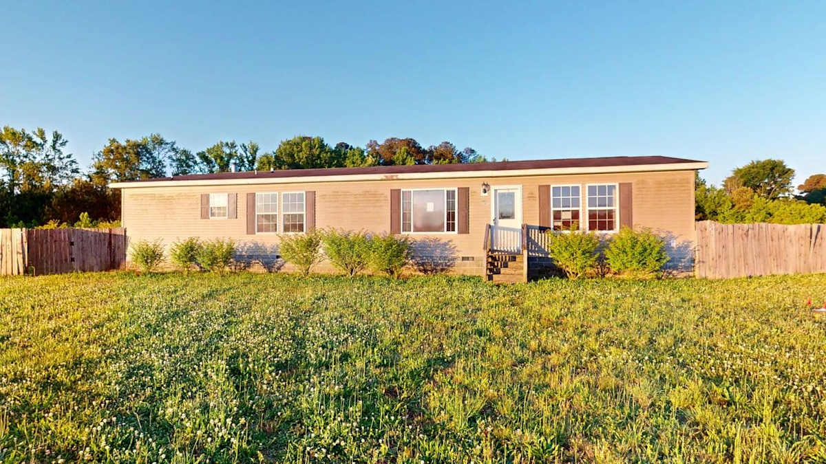 Property photo: 4985 Deer Path Rd