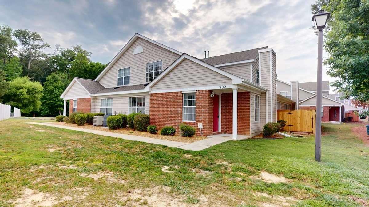 Property photo: 902 Miller Creek Ln