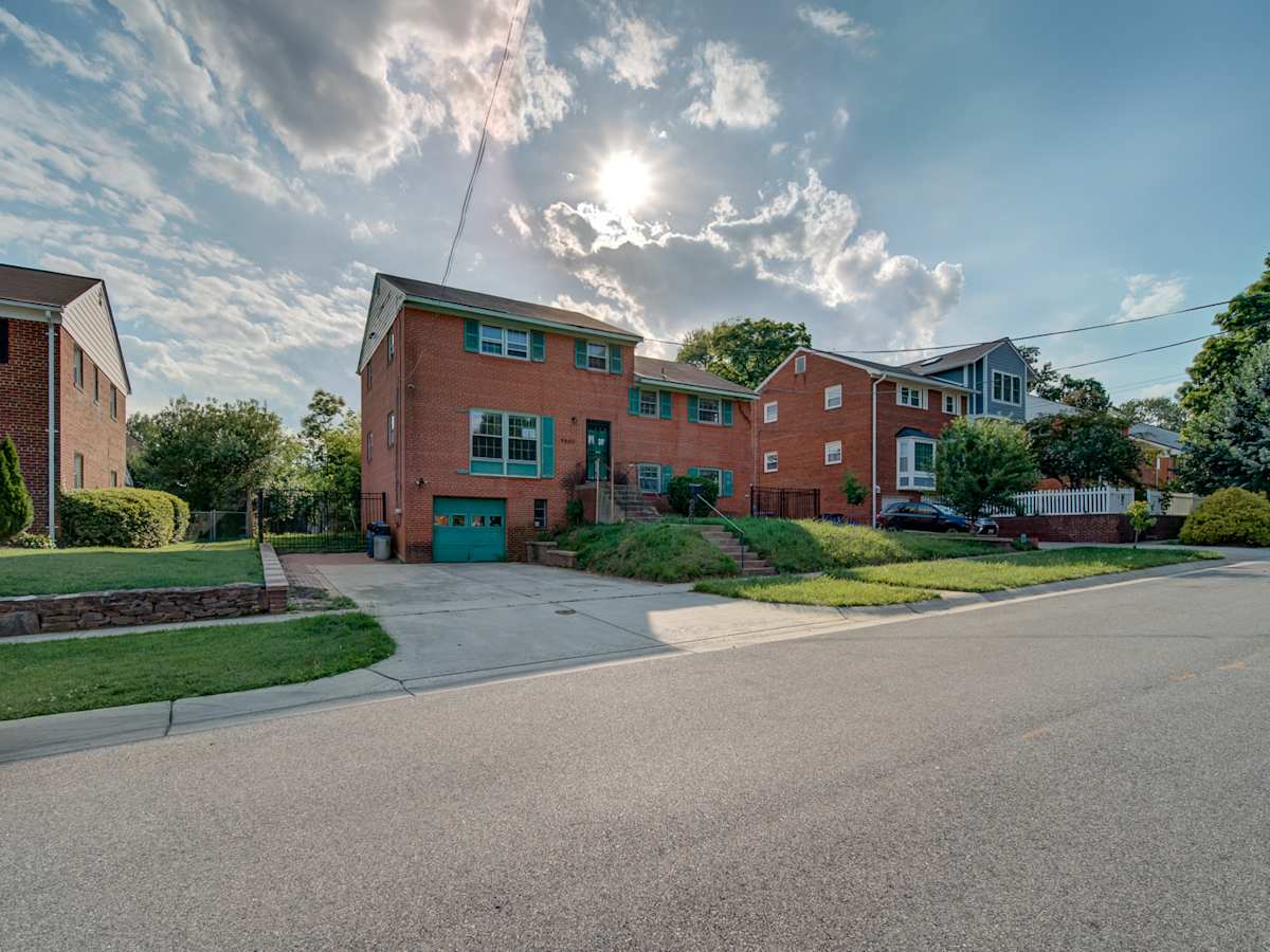 Property photo: 9842 Belhaven Rd