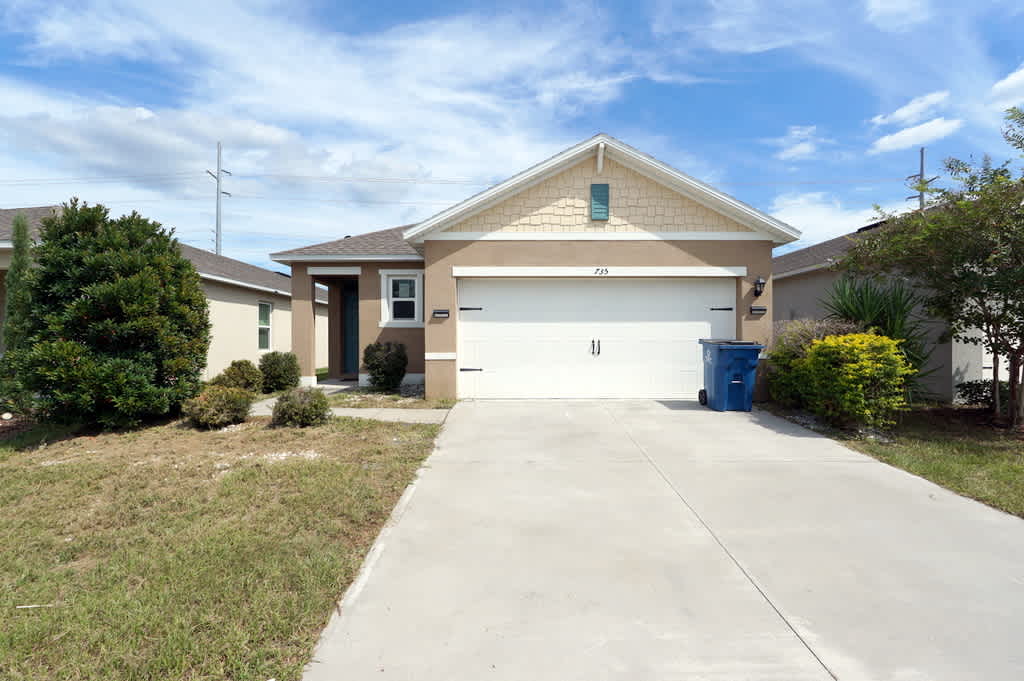 Property photo: 735 Chinoy Rd