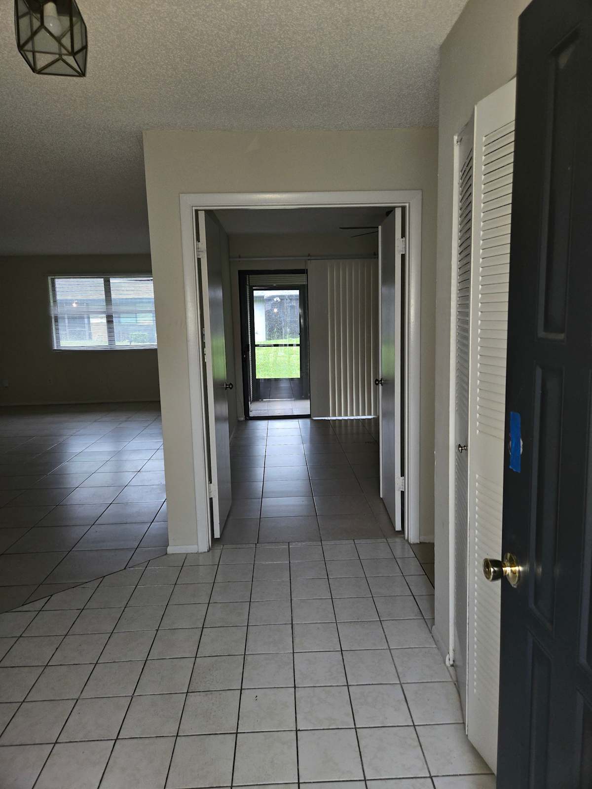 358 Quebec Ct photo 3