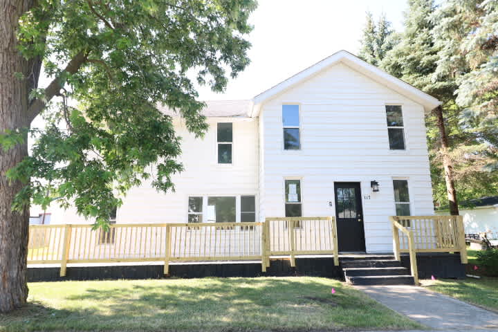 Property photo: 117E Main St
