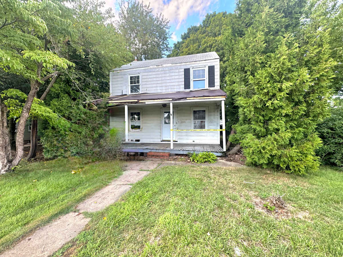 Property photo: 472 Connecticut Ave