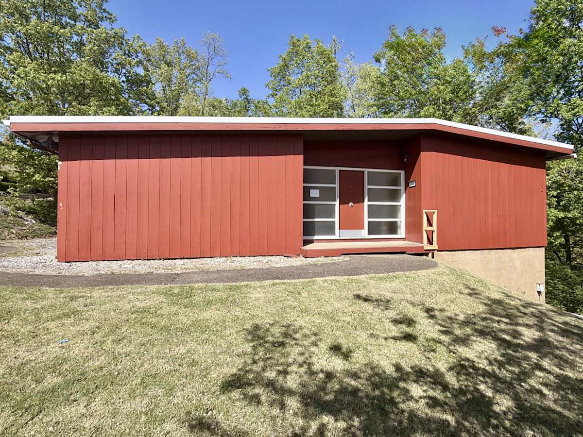 Property photo: 1534 Summit Dr