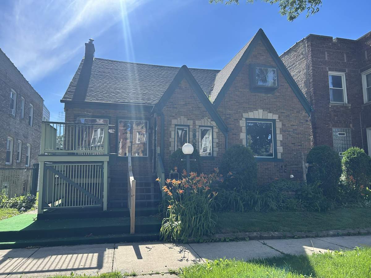 Property photo: 8906 S Hermitage Ave