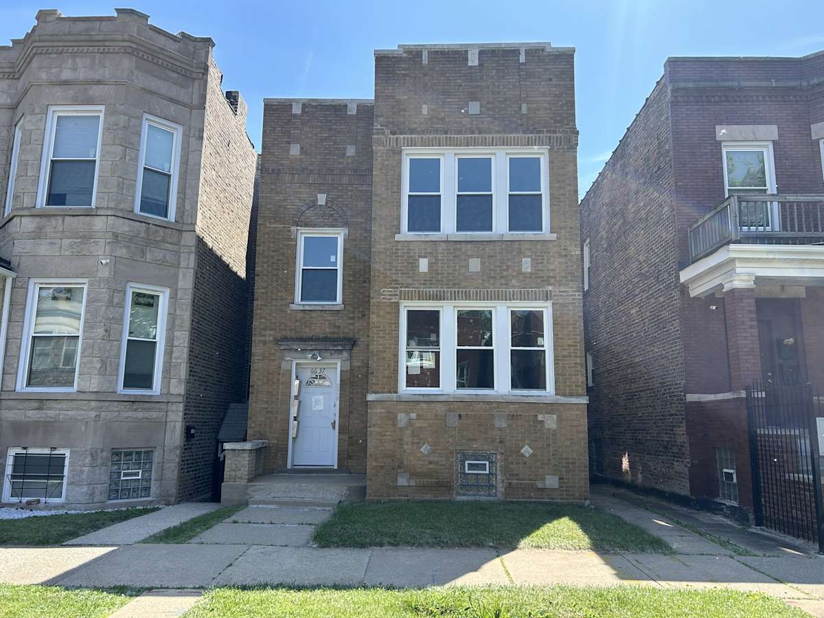 Property photo: 6637 S Rhodes Ave