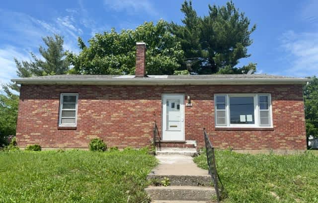 Property photo: 415 N Market St