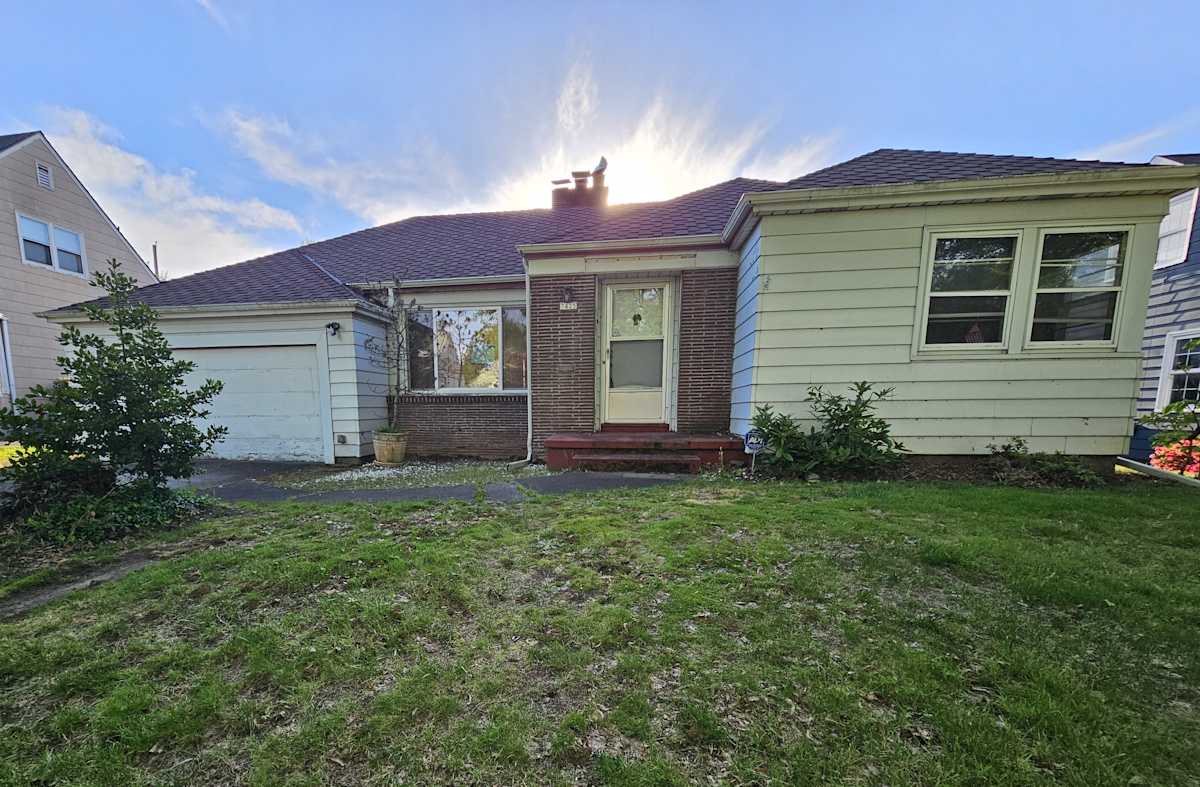 Property photo: 7425 N Chase Ave
