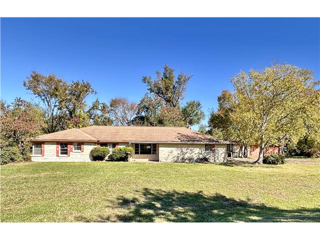 Property photo: 300 Holly Dr