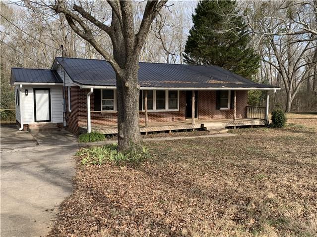Property photo: 145 Glendale Dr