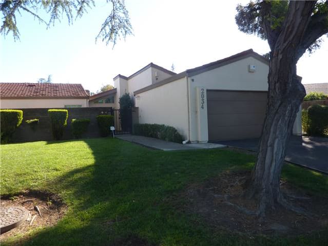 Property photo: 2034 Venetian Dr