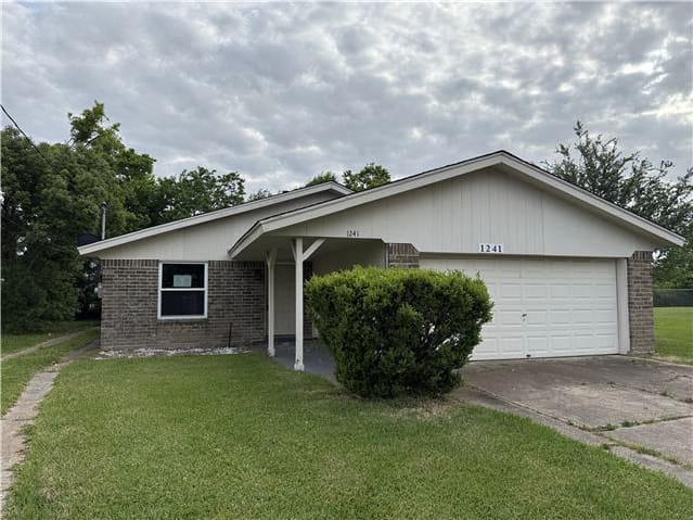 Property photo: 1241 Grannis Ave