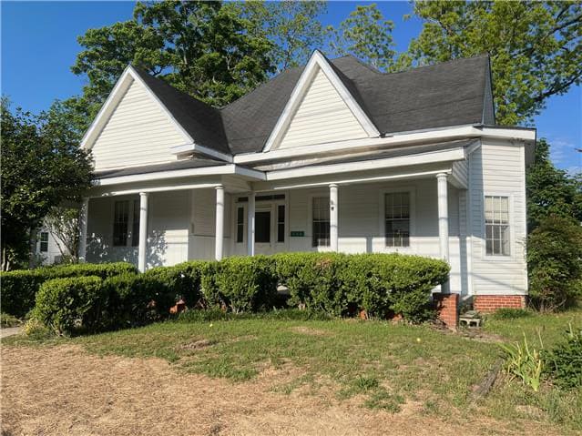 Property photo: 200 S Johnson St