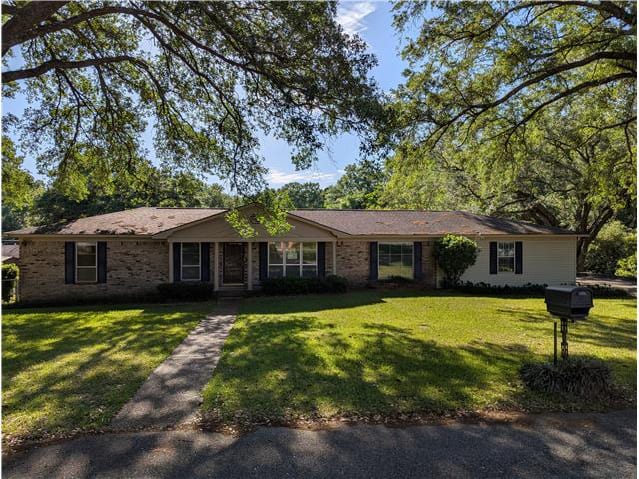 Property photo: 125 Fayette Cir