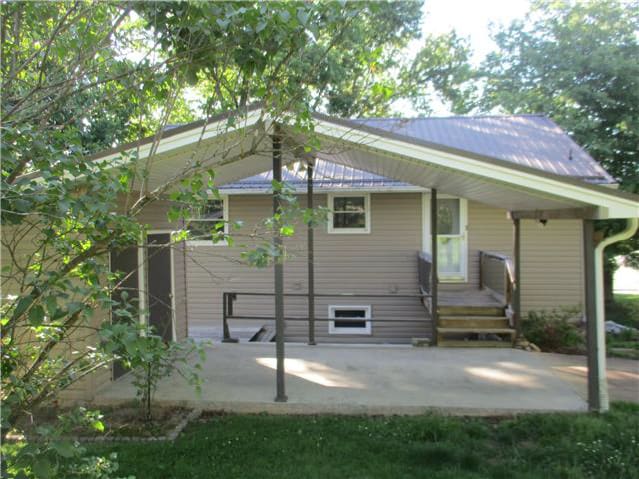Property photo: 300 Lakeview Cir