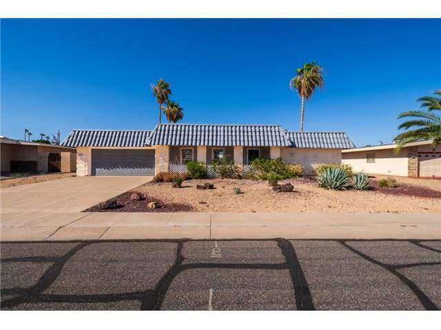Property photo: 10706 W Pinion Ln