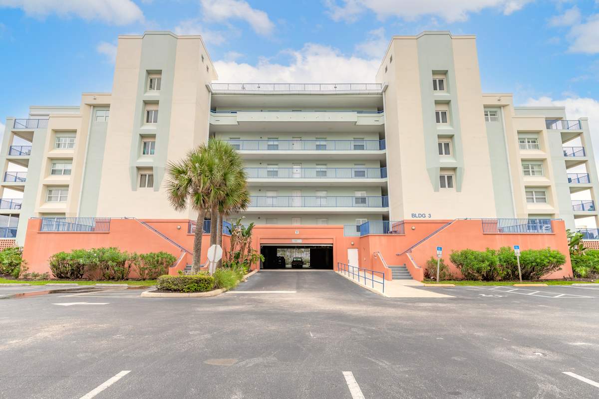 Property photo: 5300 S Atlantic Ave  Apt3605