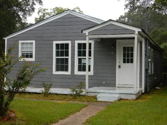 Property photo: 403 Klondyke St