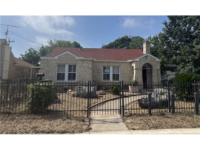 Property photo: 2204 Edison Dr