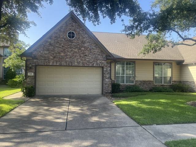 Property photo: 7818 Glenn Cliff Dr
