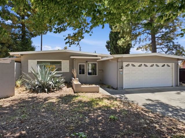 Property photo: 1812 San Jose Pl