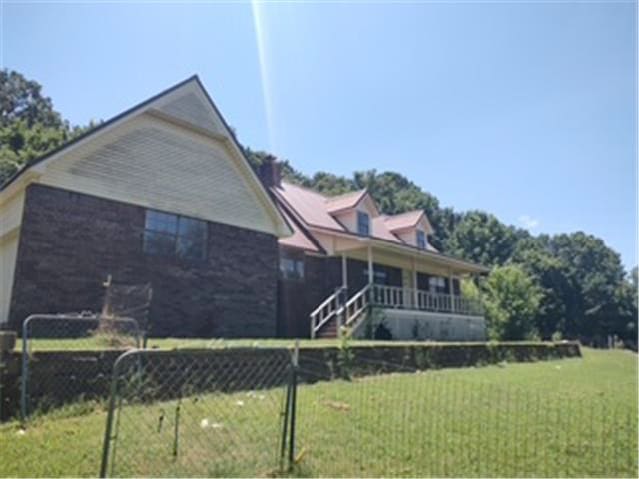 Property photo: 705 S Elm St