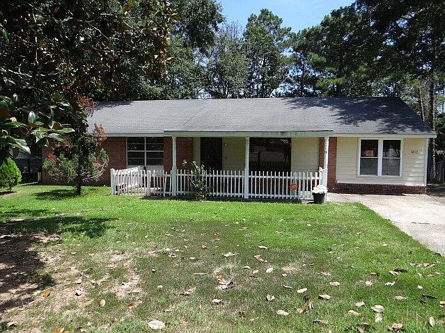Property photo: 1812 Westpark Dr