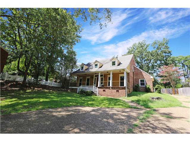 Property photo: 213 Longwood Dr