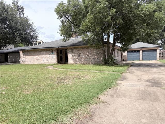 Property photo: 350 S Amherst Dr