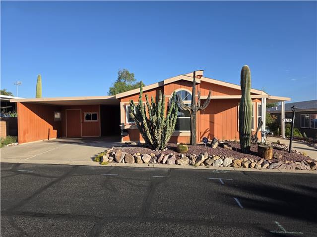 Property photo: 3413 S Dynamite Ave