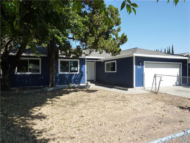 Property photo: 835 Clinton Dr
