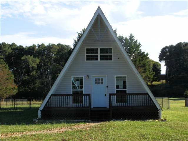 Property photo: 205 Valley View Cir SE