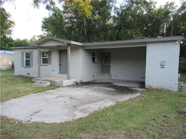 Property photo: 304 W Battle St