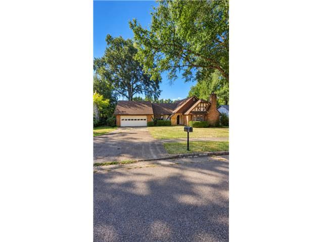 Property photo: 5905 Hickory Grove Ln