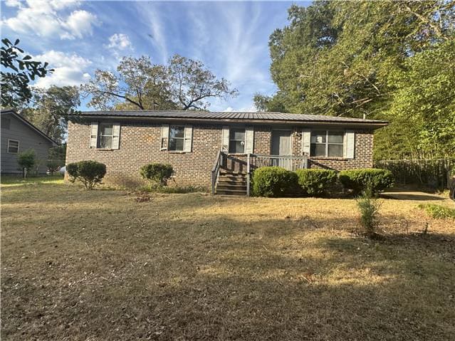 Property photo: 8 W Haynes St