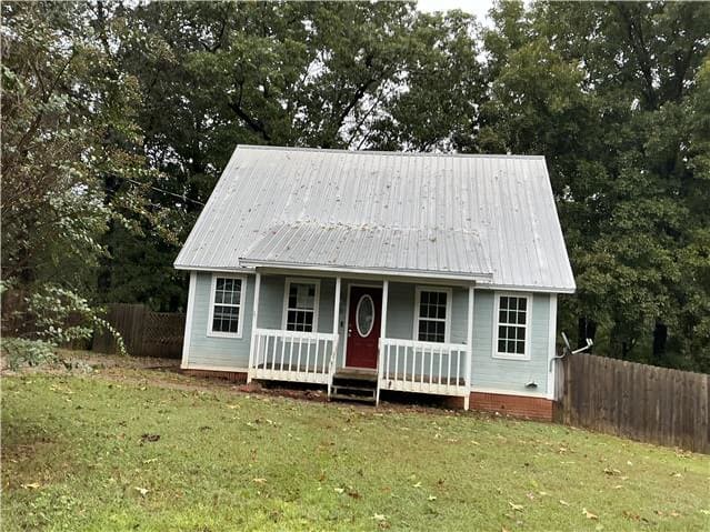 Property photo: 906 Ridgewood Dr