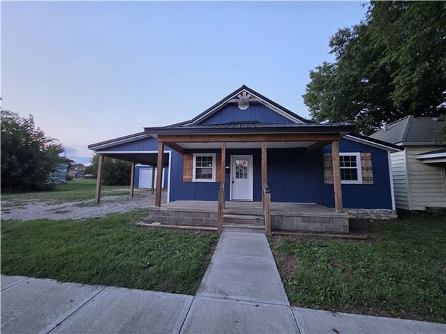 Property photo: 221 E 2ND Ave