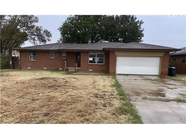 Property photo: 820 N Meta St