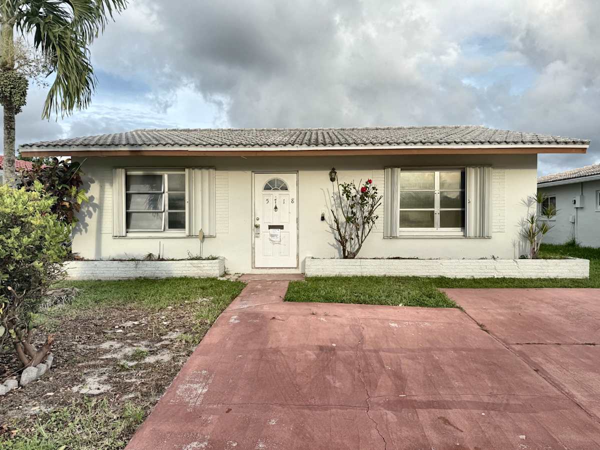 Property photo: 5718 NW 86TH Ter