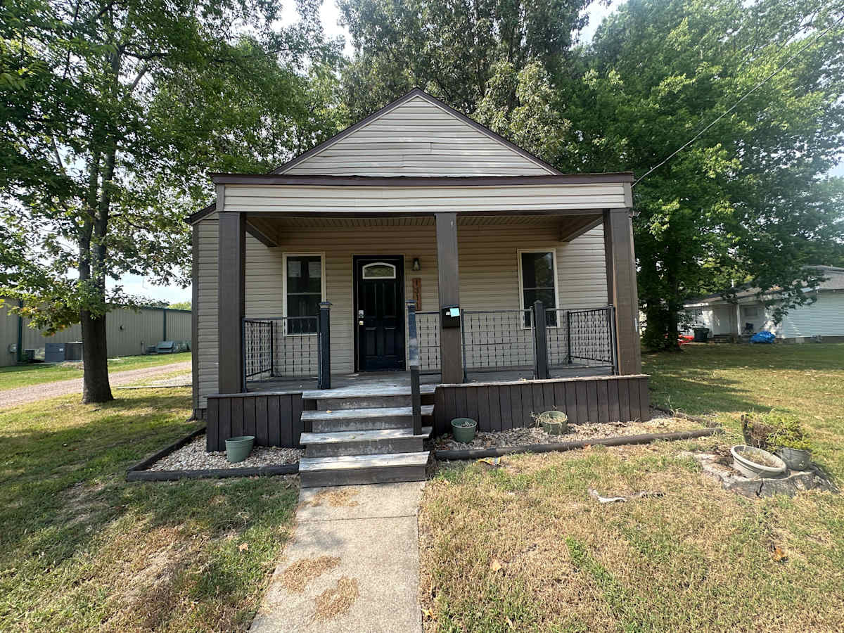 Property photo: 1311 Burnett St