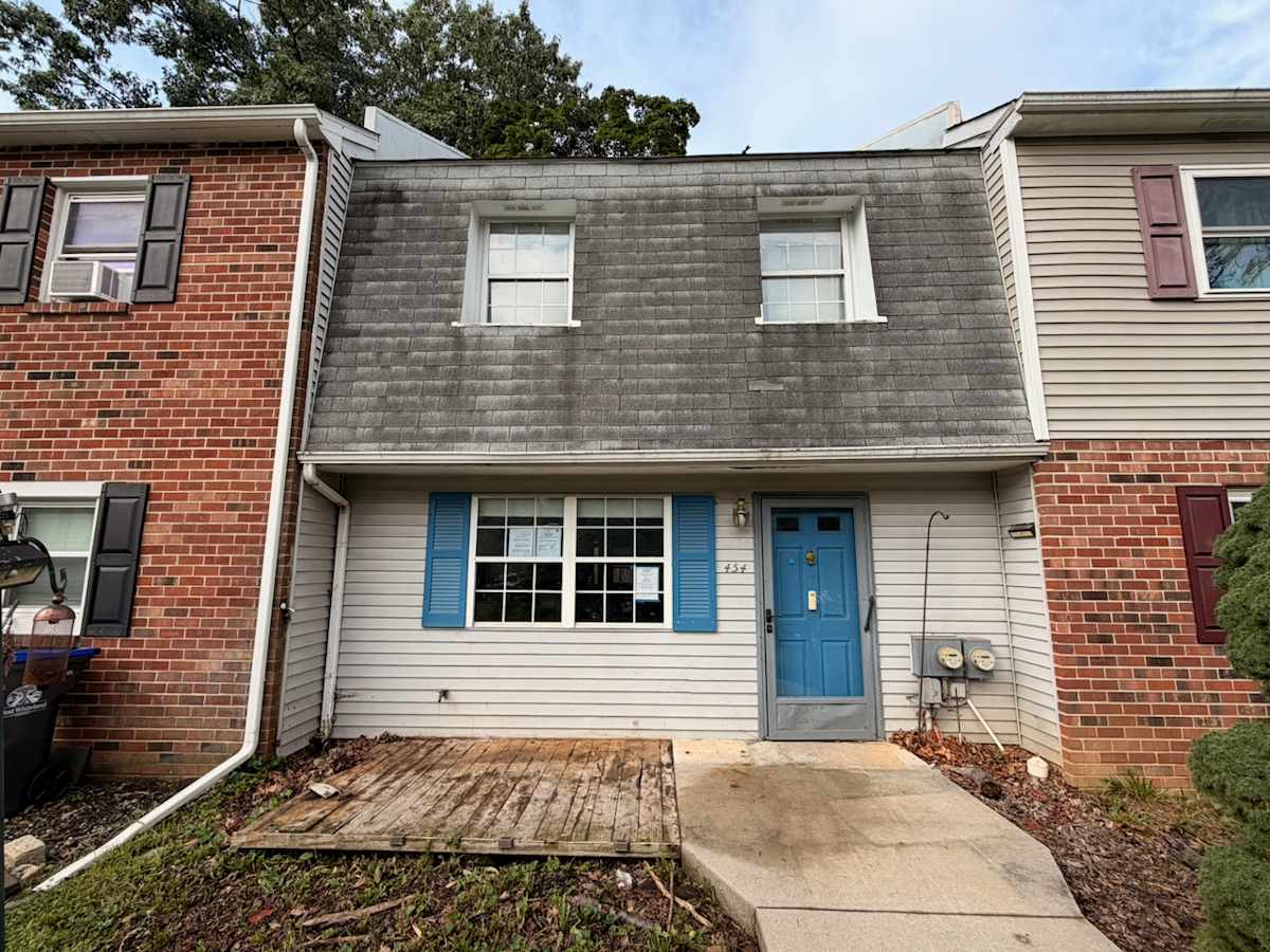 Property photo: 454 Cardigan Ter